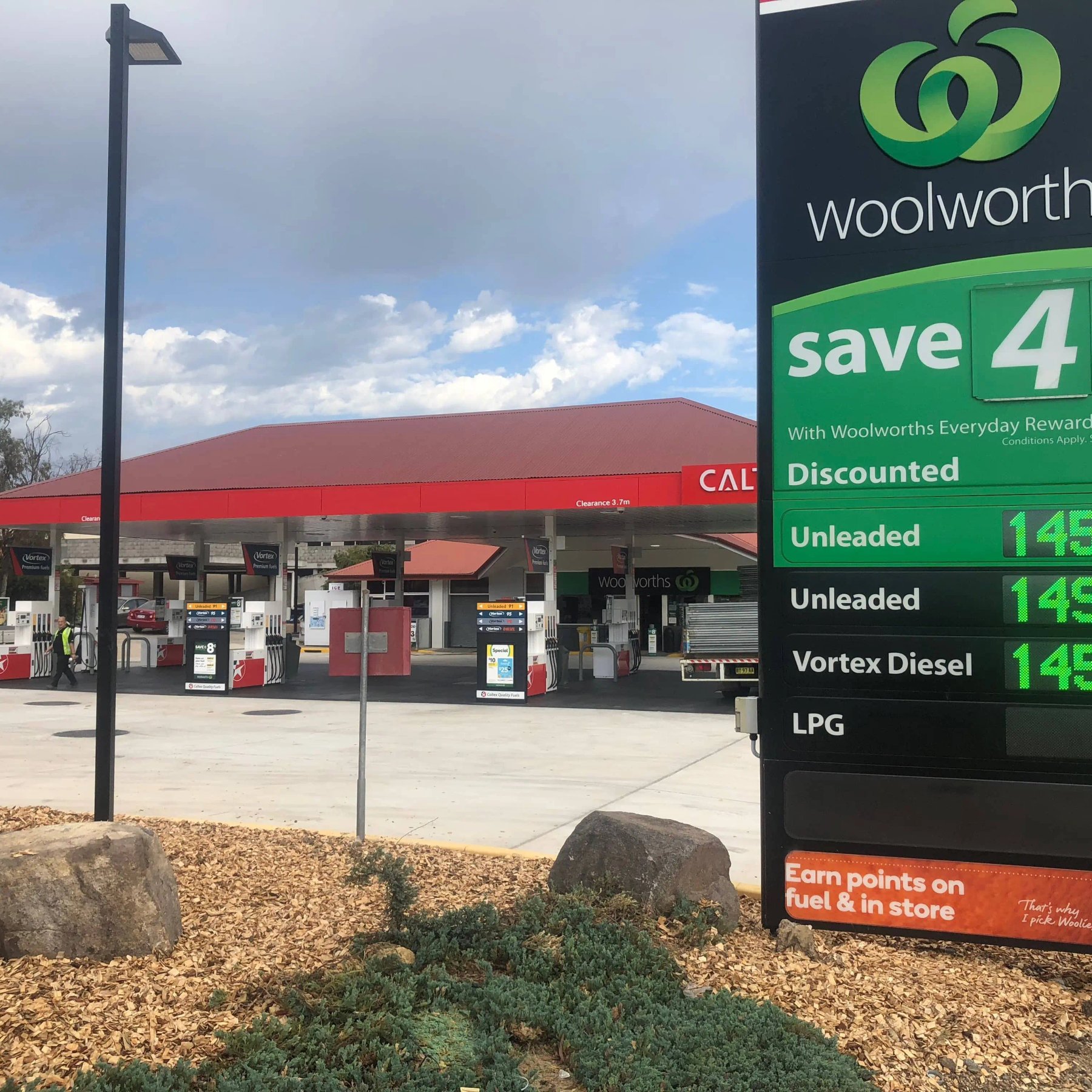Woolworths Petrol
					Tuggeranong construction